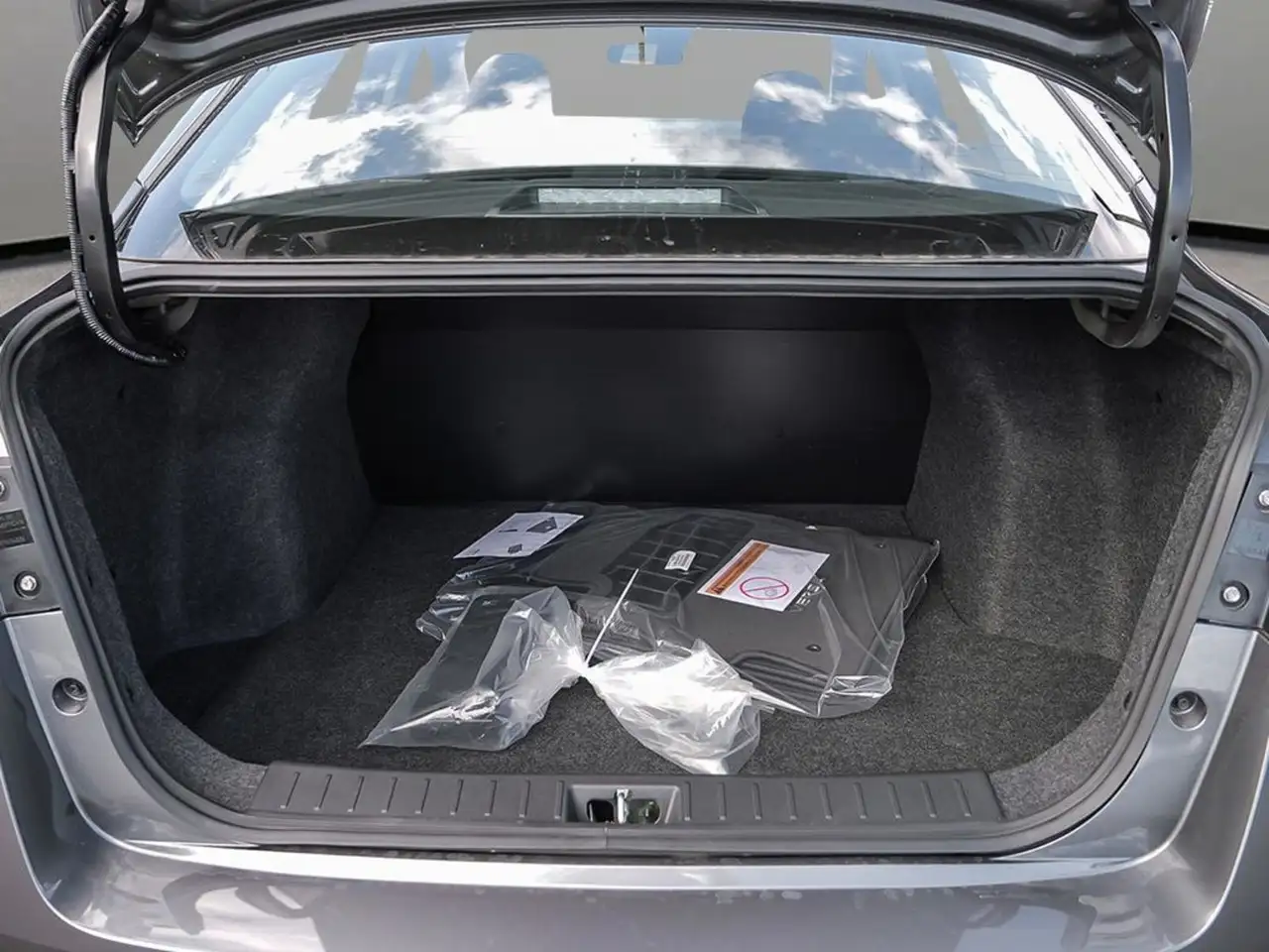 Nissan Versa снимка Nissan Versa