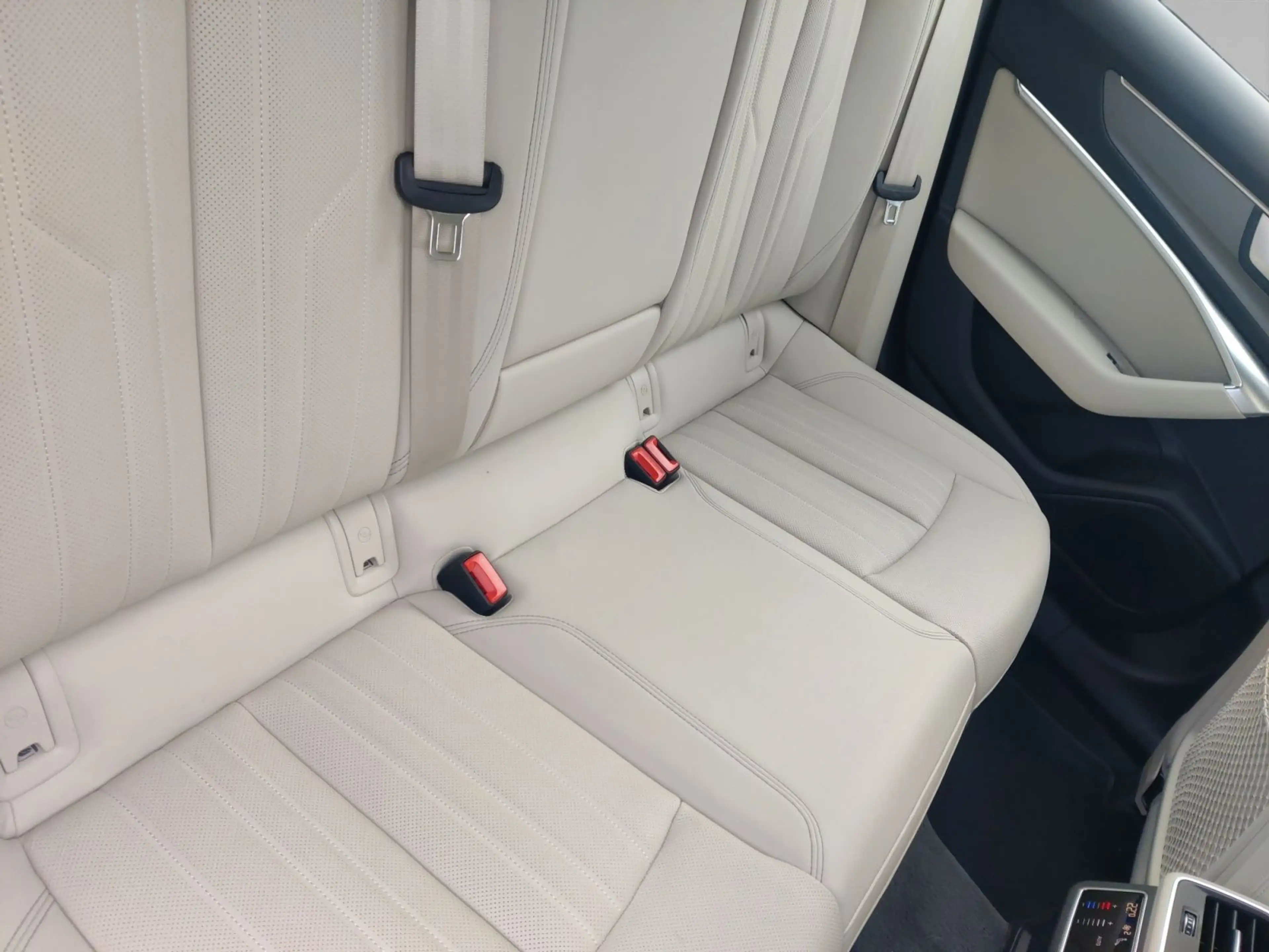 Audi A6 40 TDI Matrix AHK ACC Leder 360° Keyles — photo 15