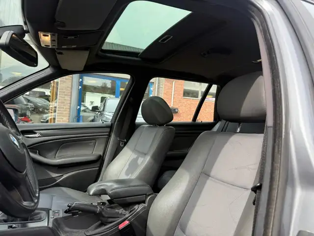 BMW 3 Series view 5