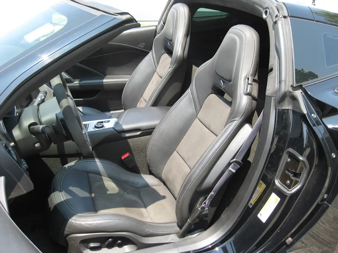 Chevrolet Corvette снимка Chevrolet Corvette