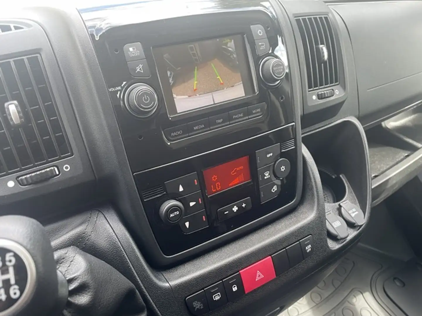 Peugeot Boxer 335 2.2 BlueHDi Premium L3H2 3,5t Stop&Sta Blanc - 2