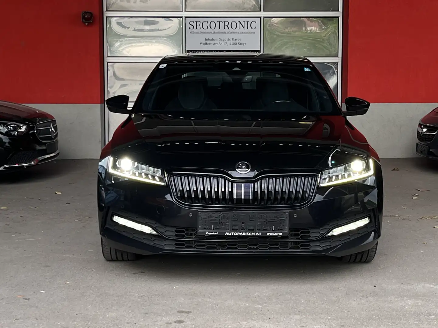 Skoda Superb 2,0 TDI Sportline DSG *1.BESITZ*ACC*LED*CANTON*MEM Schwarz - 2