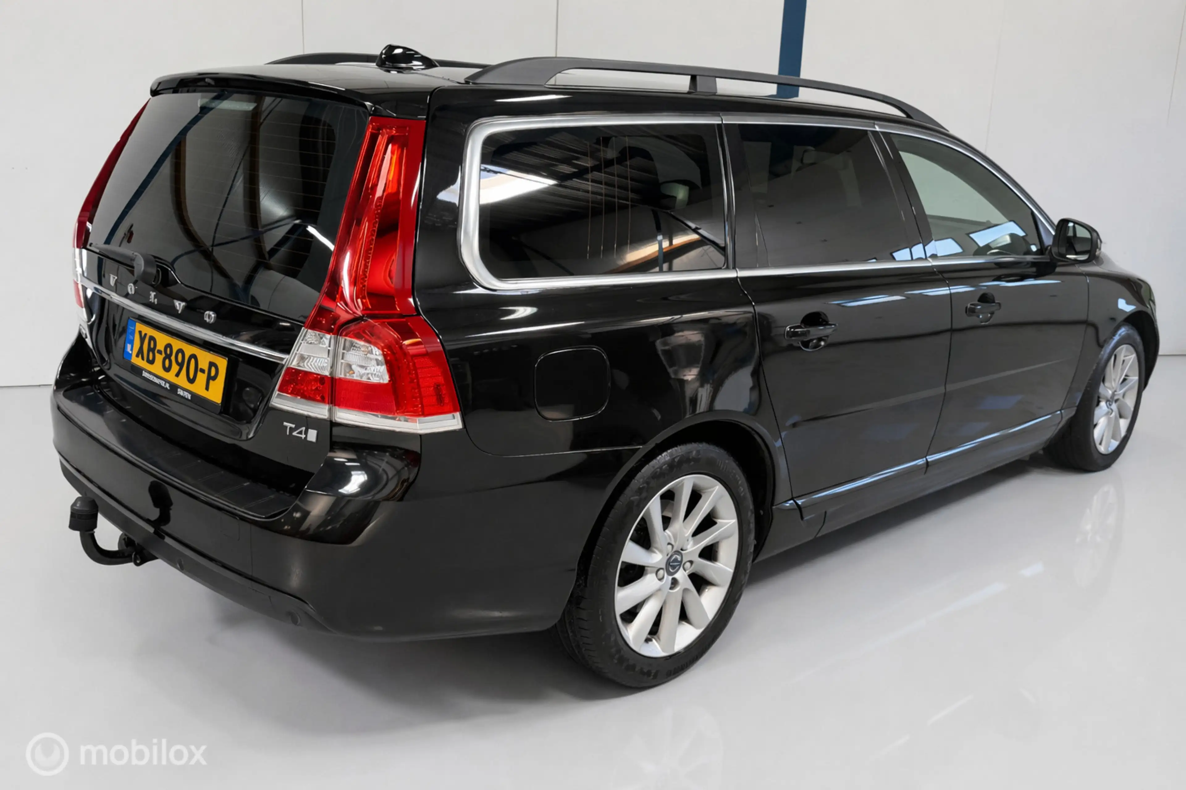 Volvo V70 2.0 T4 Dynamic Edition ADAPTIVE CRUISE / NAVI — photo 2