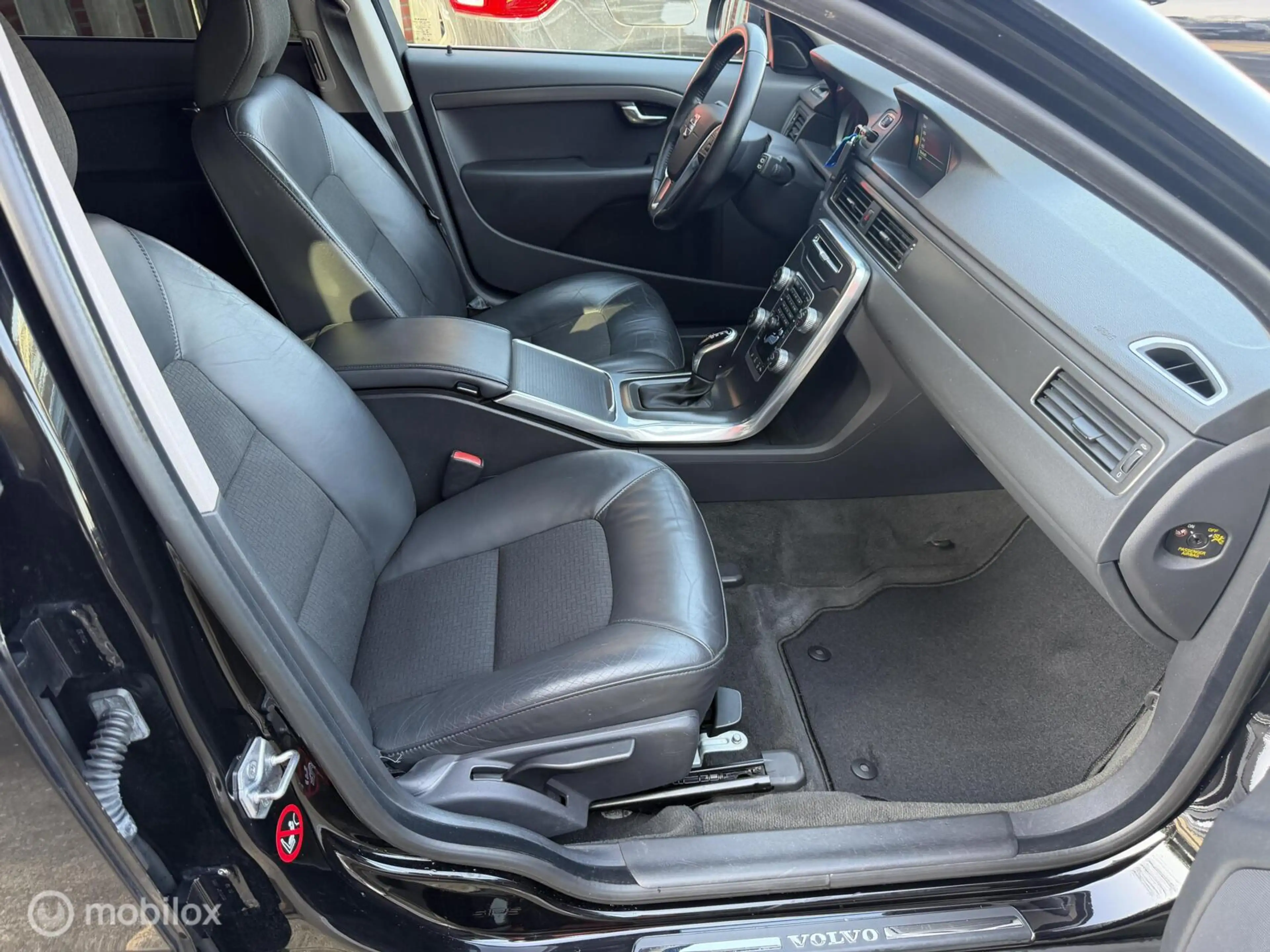 Volvo V70 2.0 T4 Dynamic Edition ADAPTIVE CRUISE / NAVI — photo 19