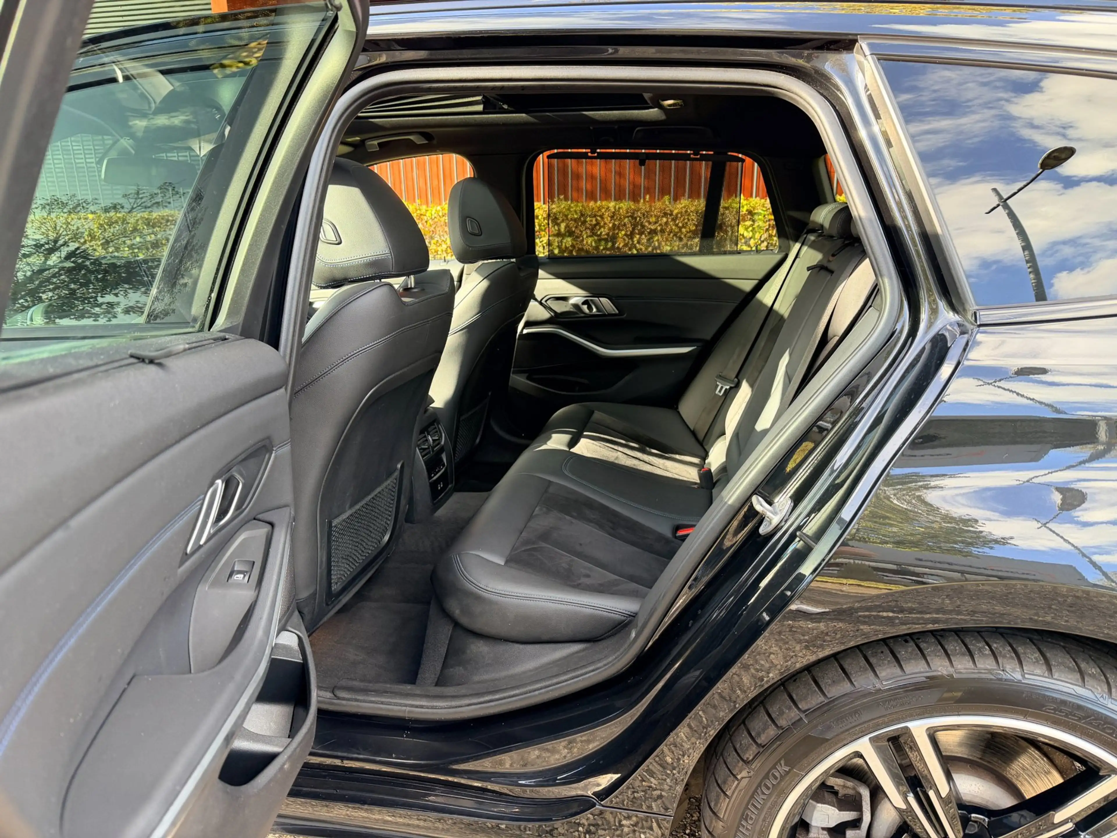 BMW 330 3-serie Touring 330e xDrive M-Sport, trekhaak, Pan — photo 12