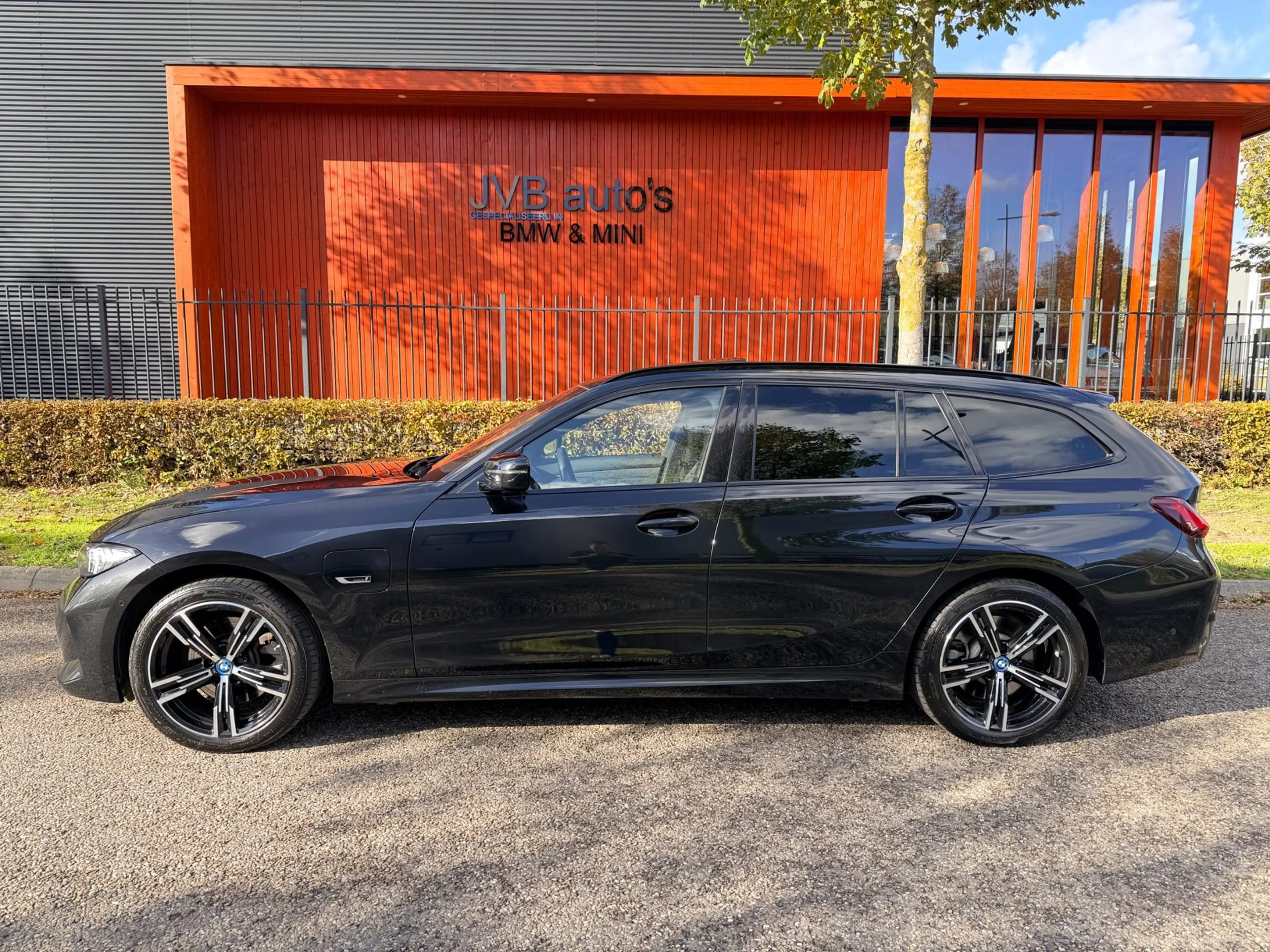 BMW 330 3-serie Touring 330e xDrive M-Sport, trekhaak, Pan — photo 25