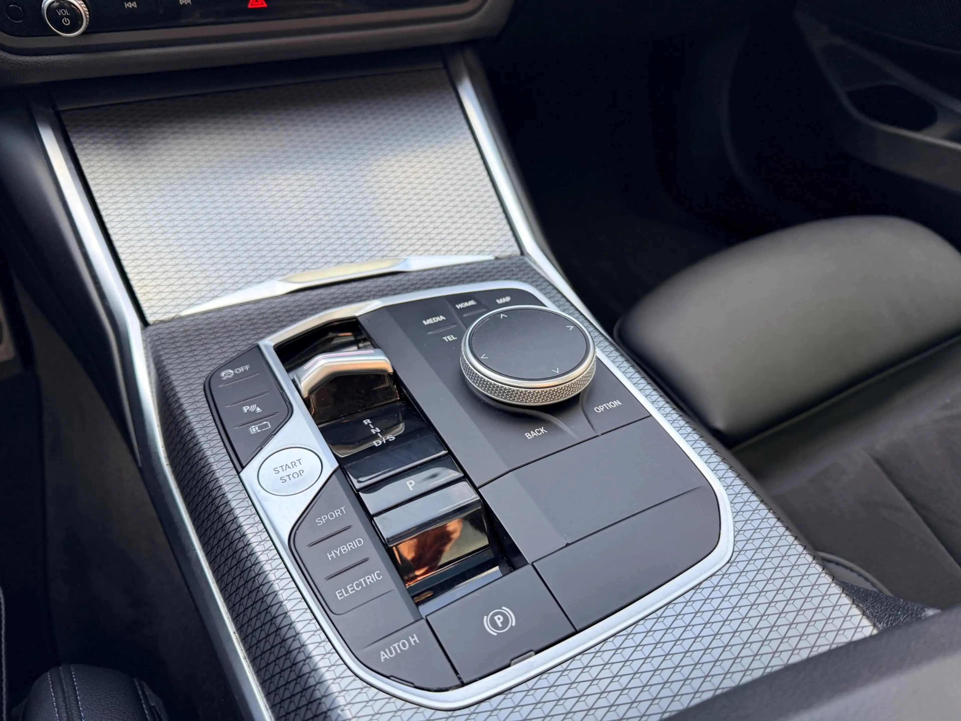 BMW 330 3-serie Touring 330e xDrive M-Sport, trekhaak, Pan — photo 18