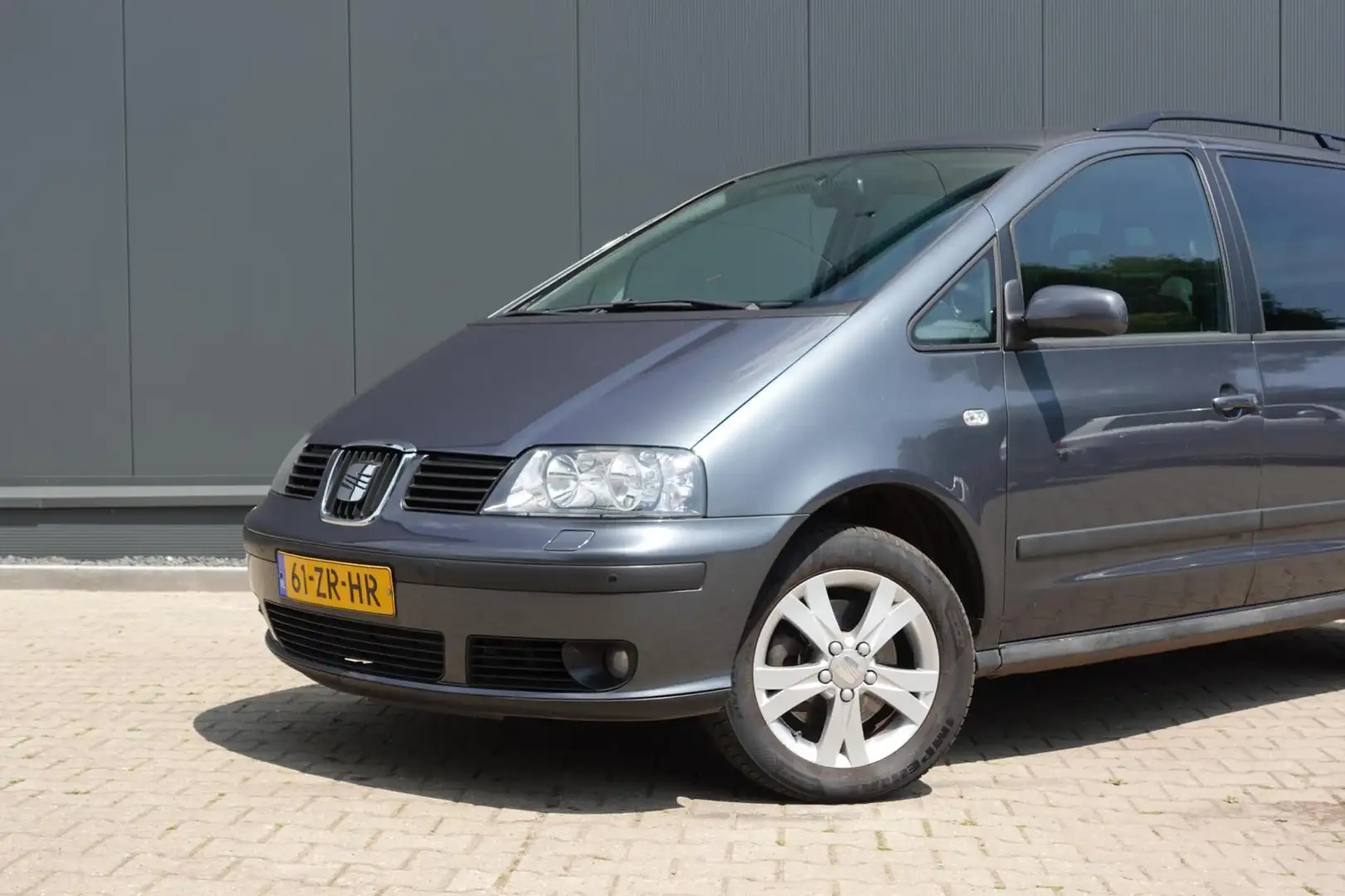 SEAT Alhambra 2.0 Urbanstyle 7-PERS Grijs - 2