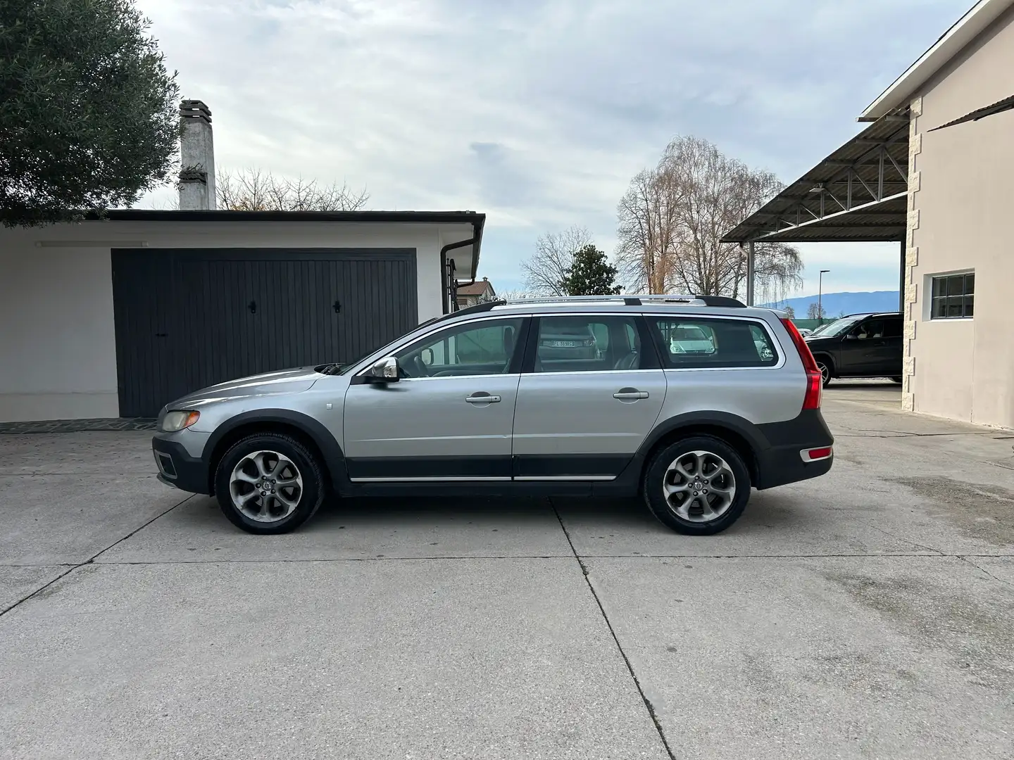 Volvo XC70 2.4 d5 Ocean Race awd 185cv Ganciotraino Grigio - 2