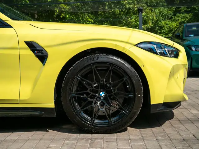 BMW M4 view 14