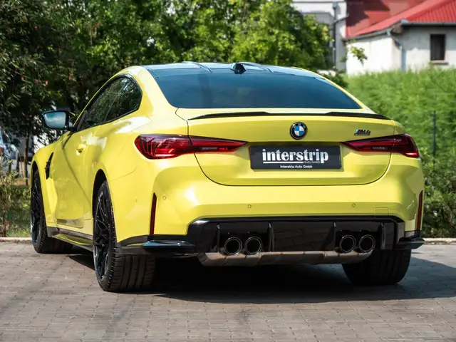 BMW M4 view 4
