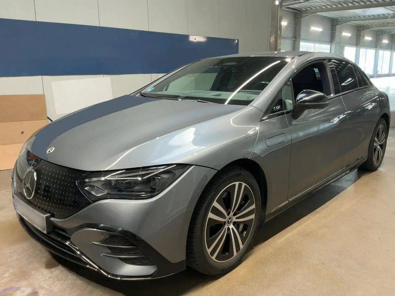 Mercedes-Benz EQE 300