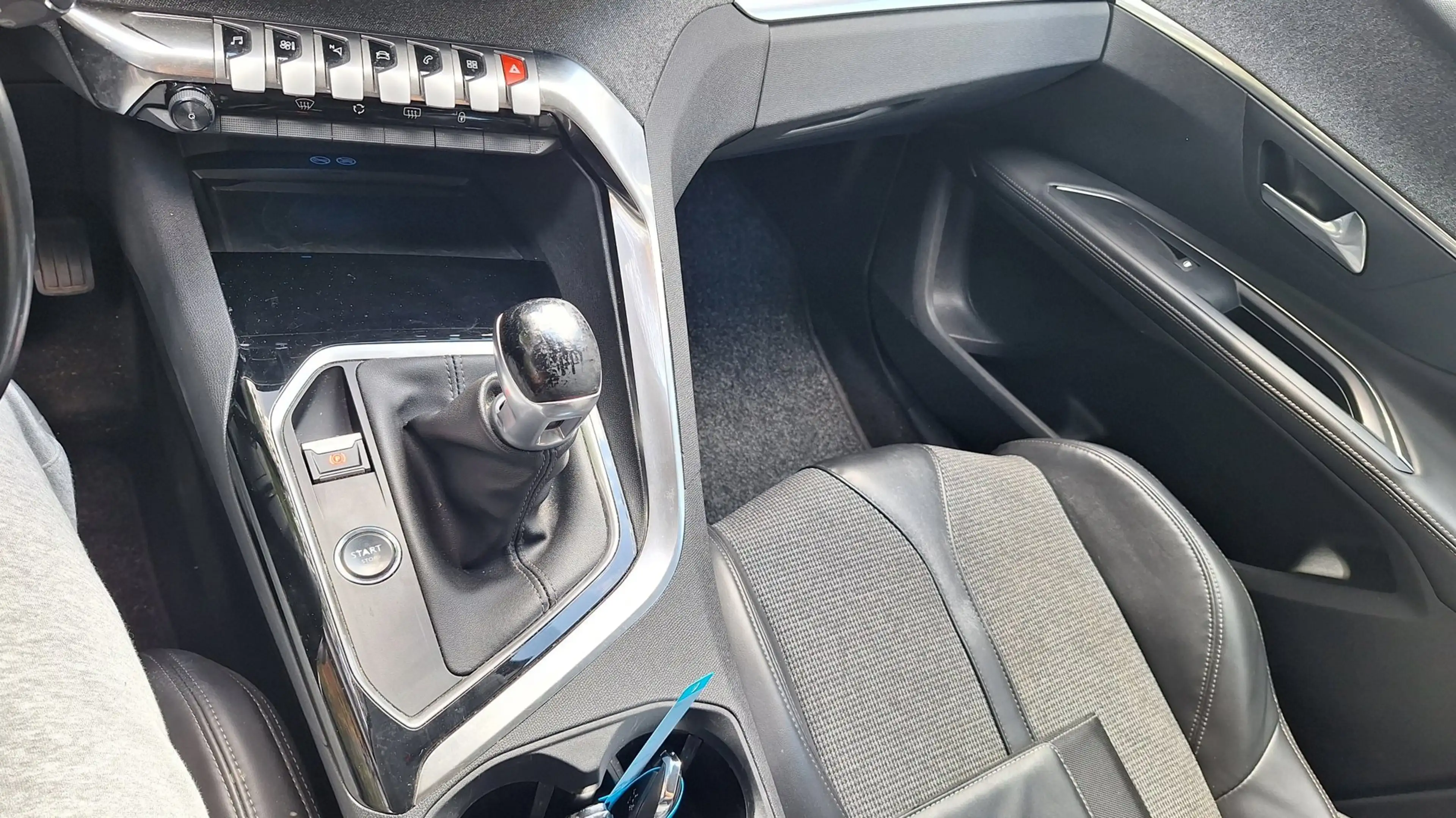 Peugeot 5008 1.2 PureTech Blue Lease Premium — photo 8