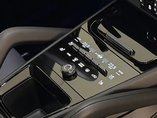 Porsche Cayenne view 15