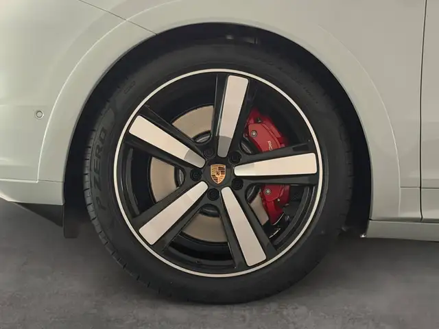Porsche Cayenne view 9