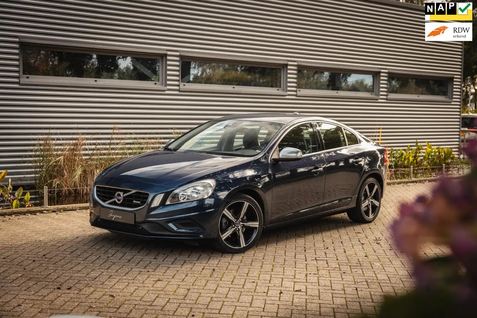 Volvo S60 1.6 T3 R-Design (150pk) 18" | NAVI | Sport | Blauw - 1