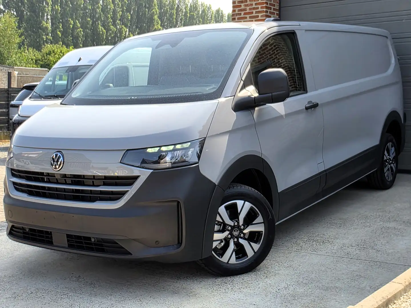 Volkswagen T7 Transporter PanAmericana 39.990EX - NIEUW 0KM - 170PK Automaat Gris - 1