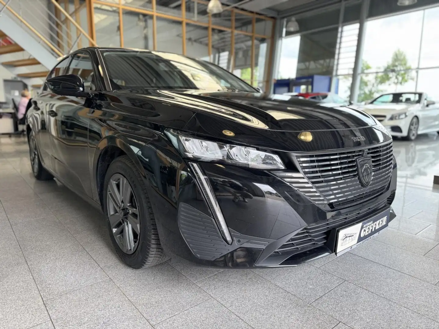 Peugeot 308 PureTech 130 Allure, ACC, 360°, Sitzheizung! Schwarz - 2