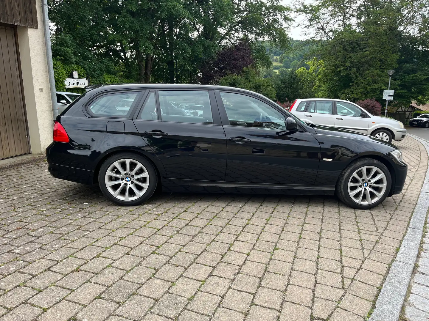BMW 318 318i Touring Schwarz - 2