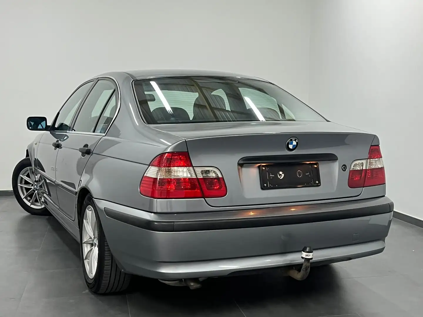 BMW 318 318 d - Airco - Cuir - Ctok Gris - 2