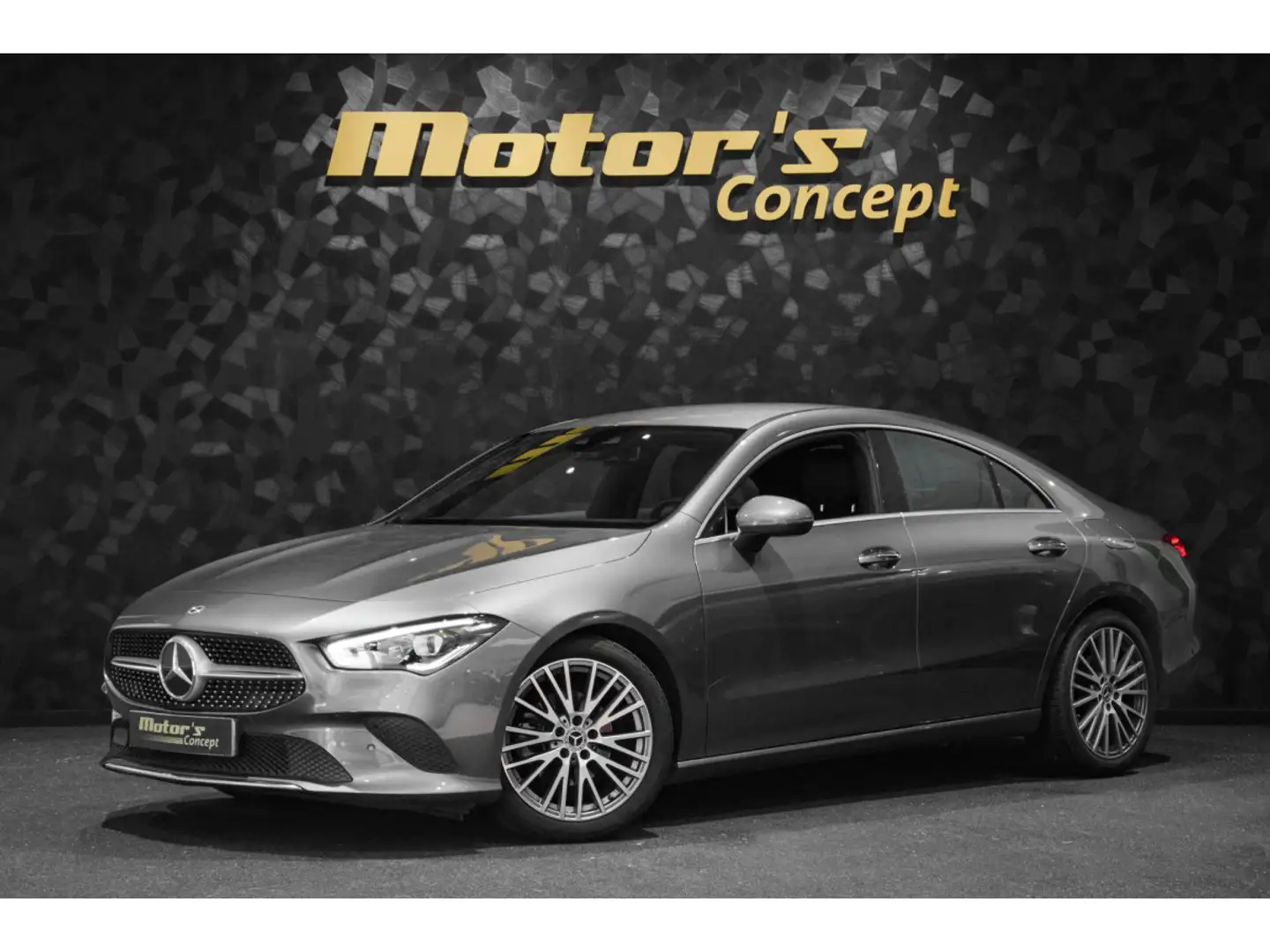 Mercedes-Benz CLA 180 Coupé Progressive Line Gris - 1