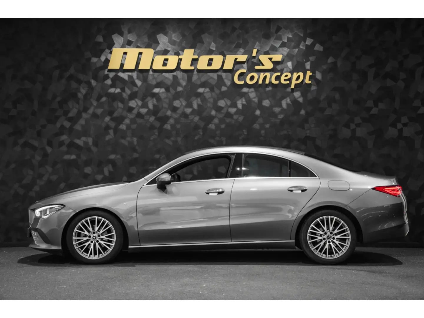 Mercedes-Benz CLA 180 Coupé Progressive Line Gris - 2