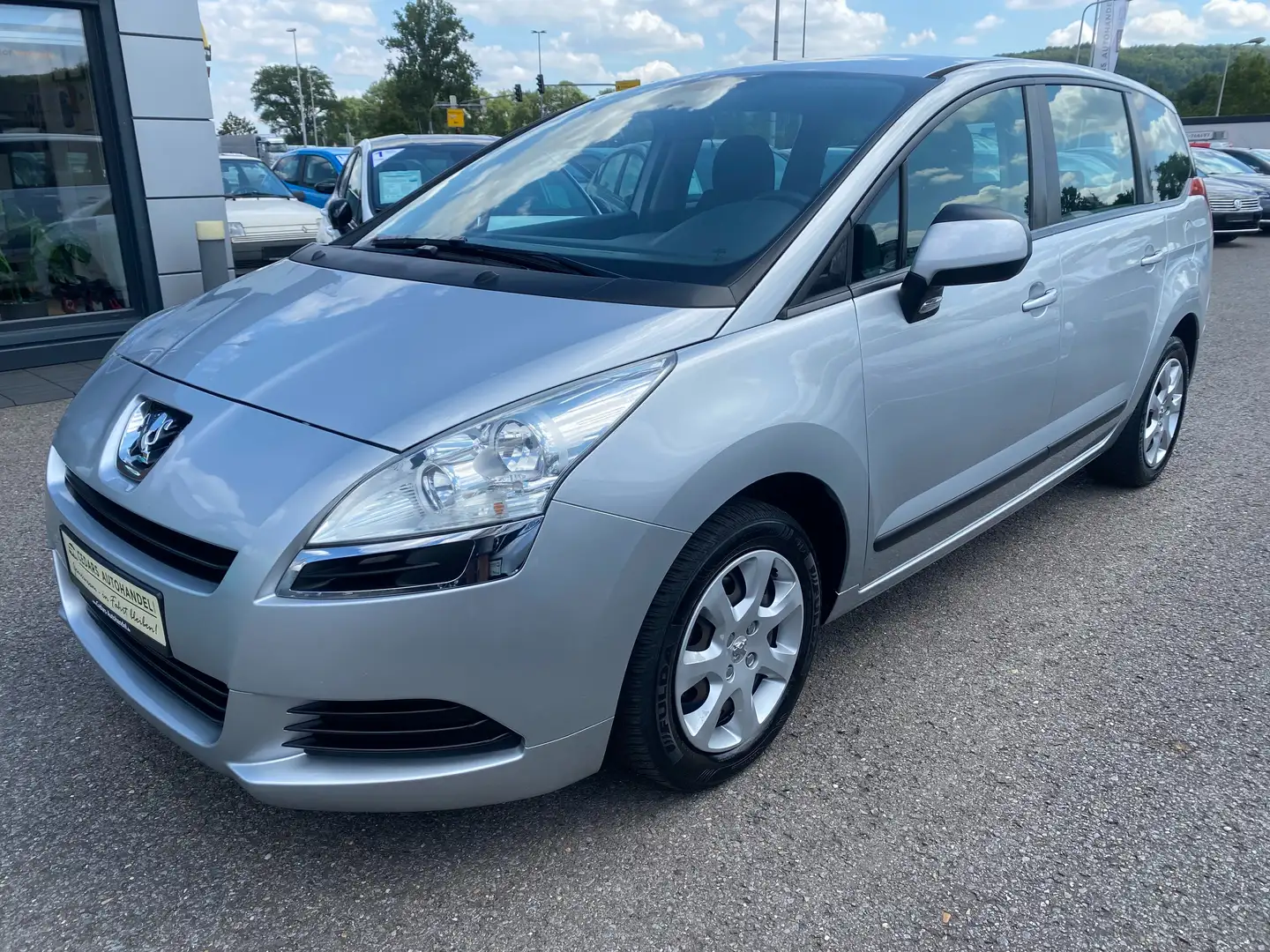 Peugeot 5008 1.6 16V Tendance 7-Sitze Klima Tempomat AHK Silber - 1