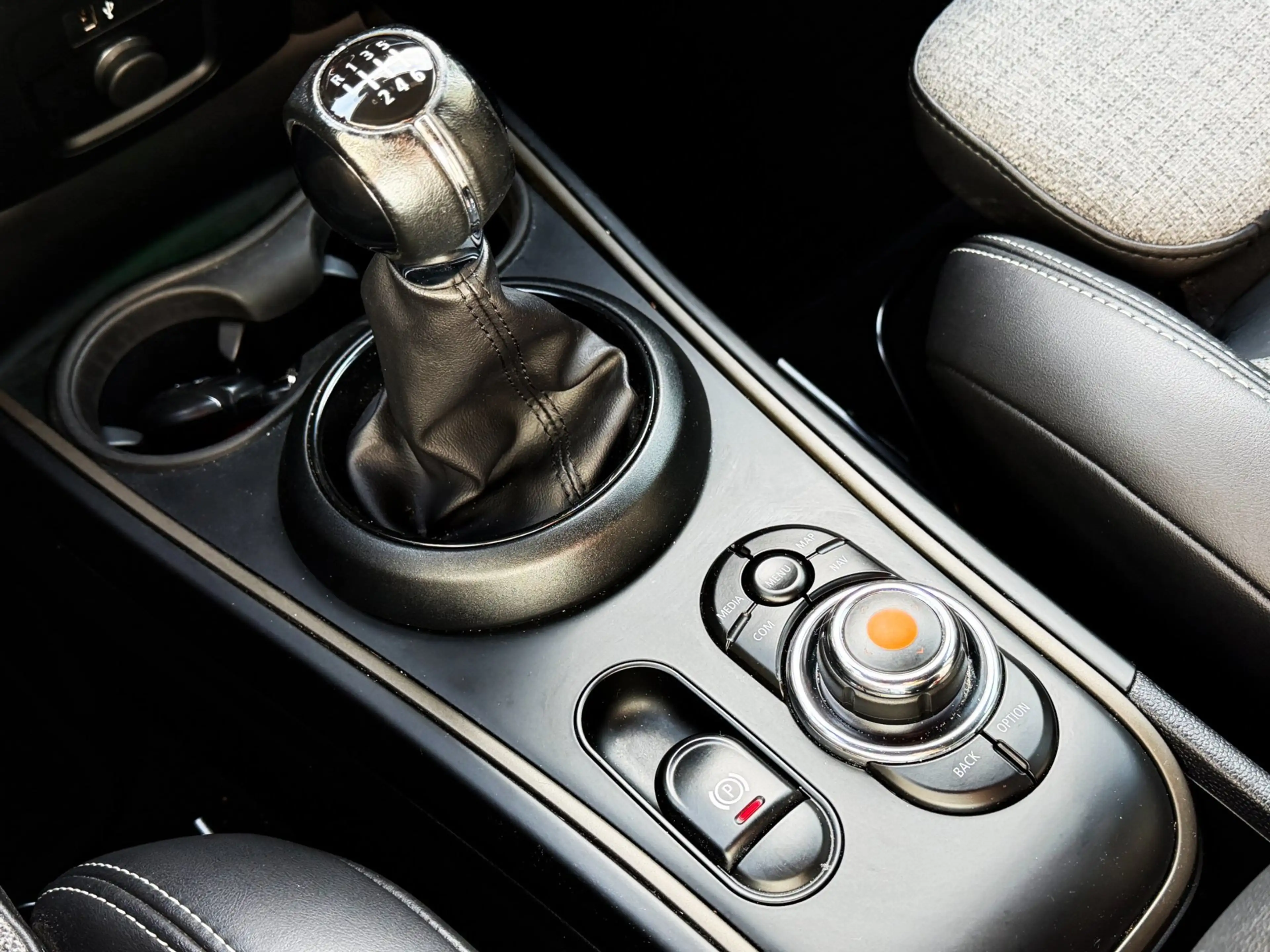 MINI One Countryman 1.5 Navi_Clima_parkeer assist_Cruise_Botssensor — photo 13