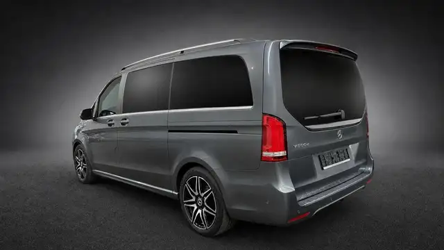 Mercedes-Benz V 300 view 3