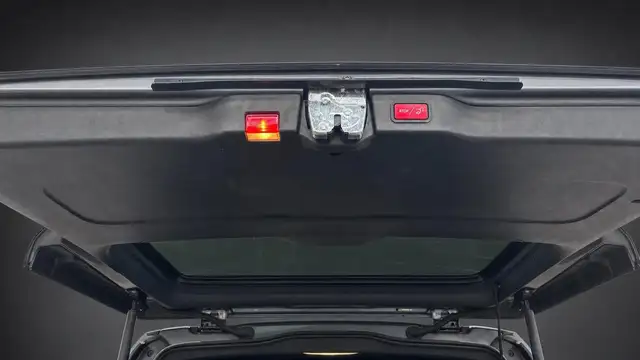 Mercedes-Benz V 300 view 11