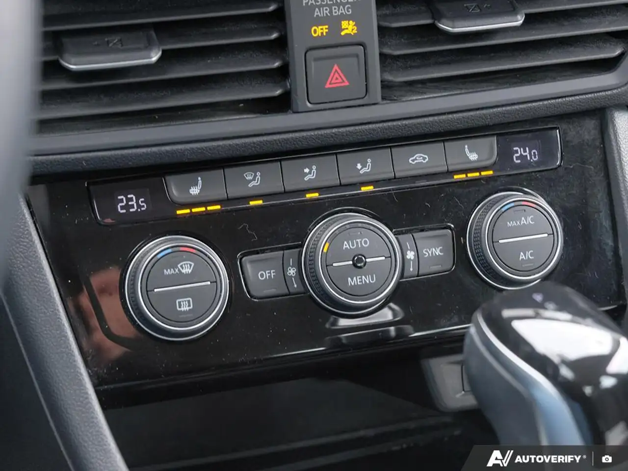 Volkswagen Jetta снимка Volkswagen Jetta