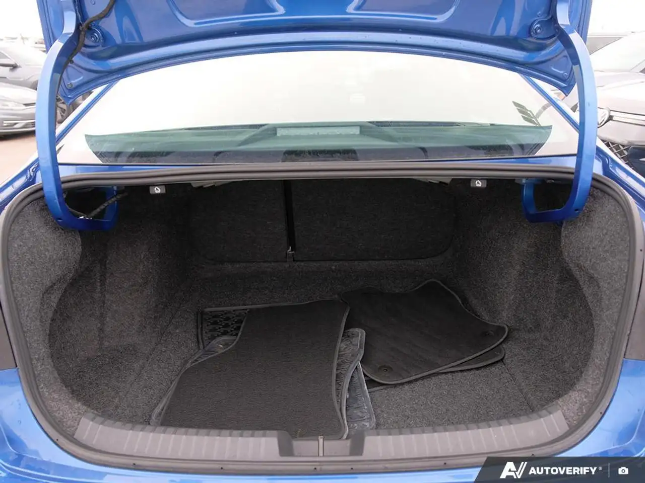 Volkswagen Jetta снимка Volkswagen Jetta