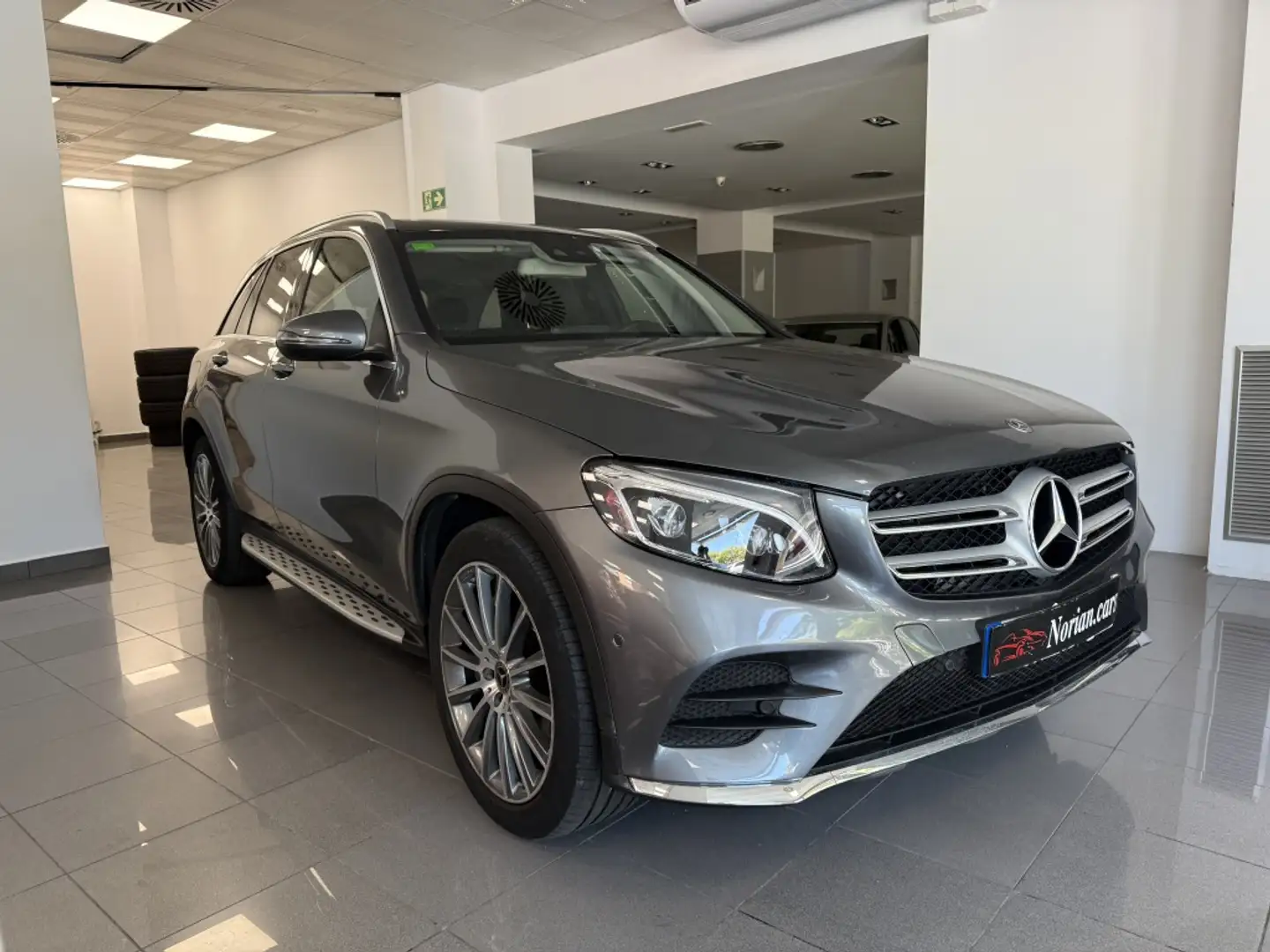 Mercedes-Benz GLC 250 4Matic (9.75) Aut. Gris - 1