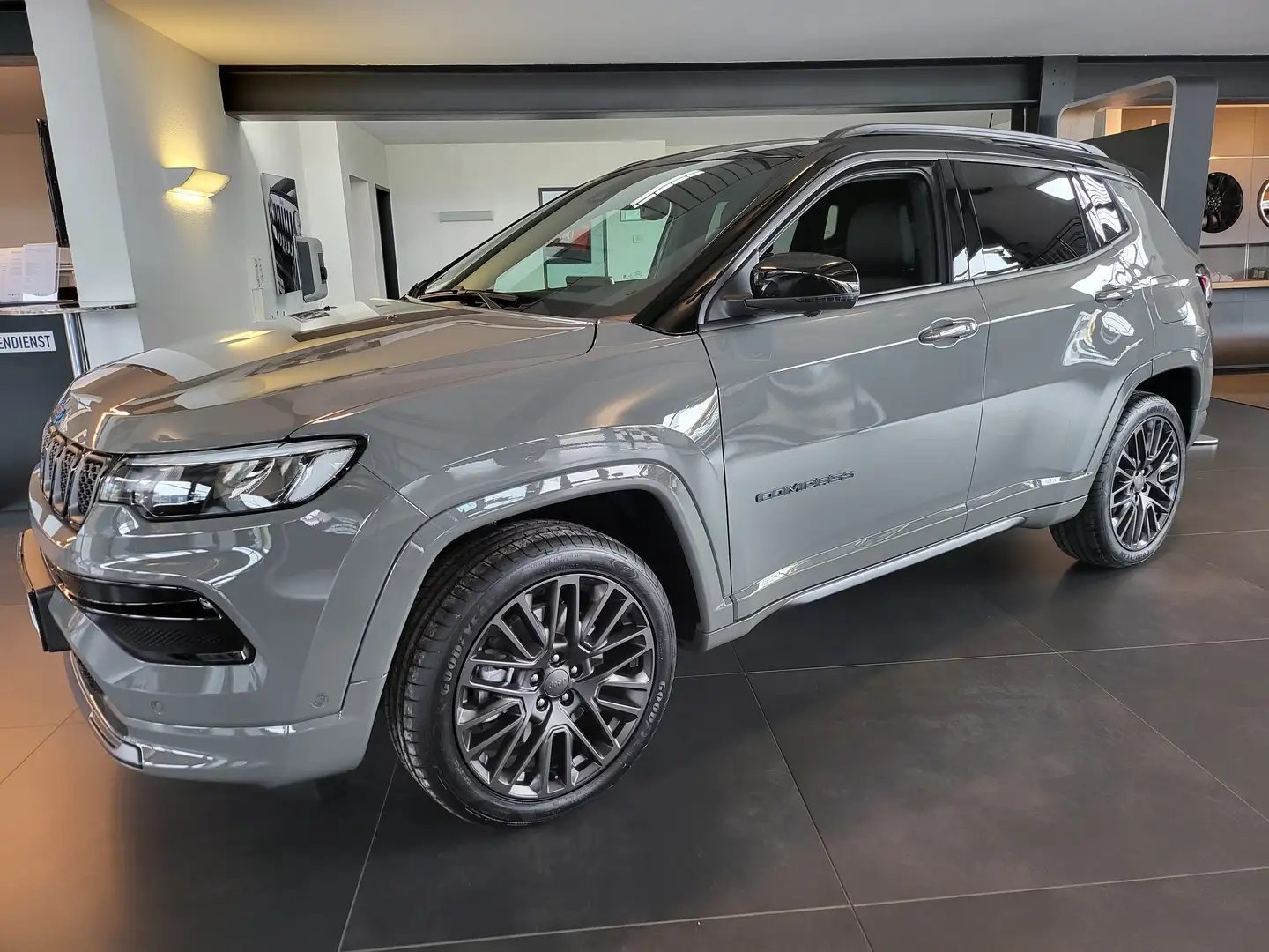 Jeep Compass Compass 1.3 PHEV S 240 PS AT 4xe S Grau - 1