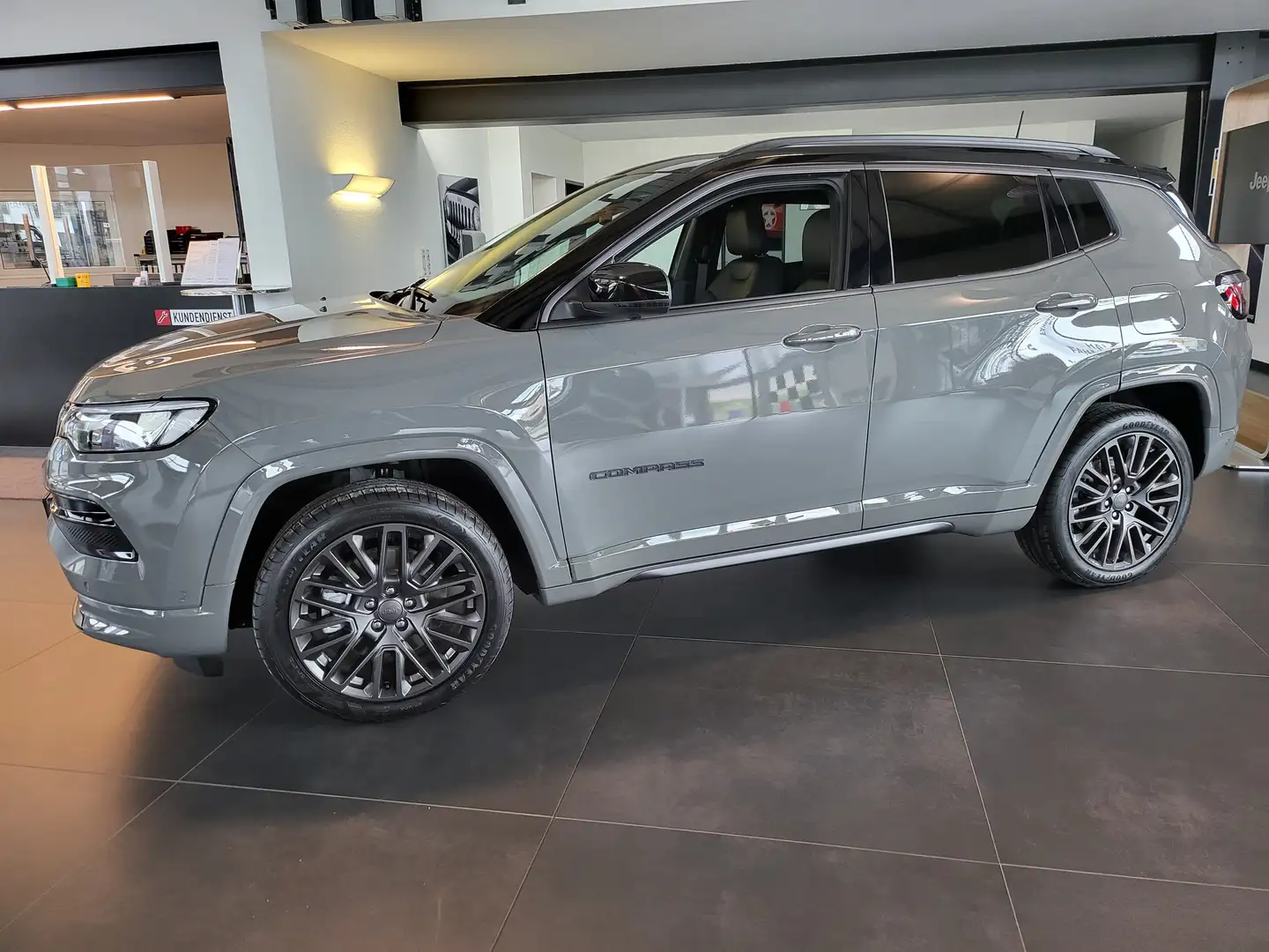Jeep Compass Compass 1.3 PHEV S 240 PS AT 4xe S Grau - 2