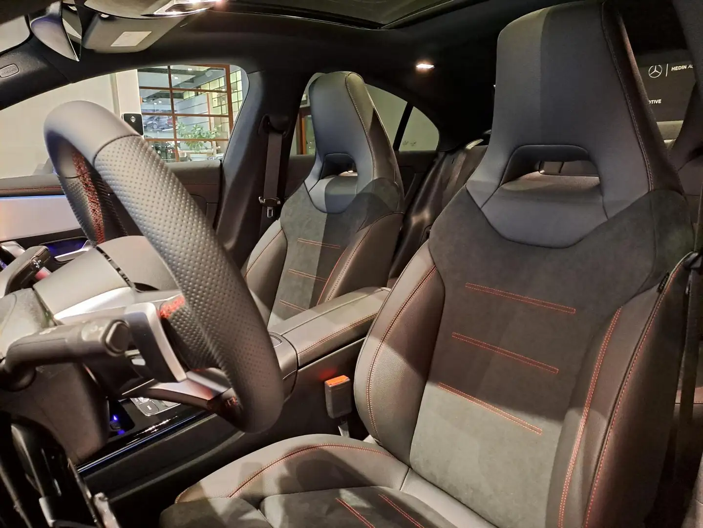 Mercedes-Benz CLA 180 Coupé AMG Line | Panoramisch Dak | Nightpack | Sma Grijs - 2