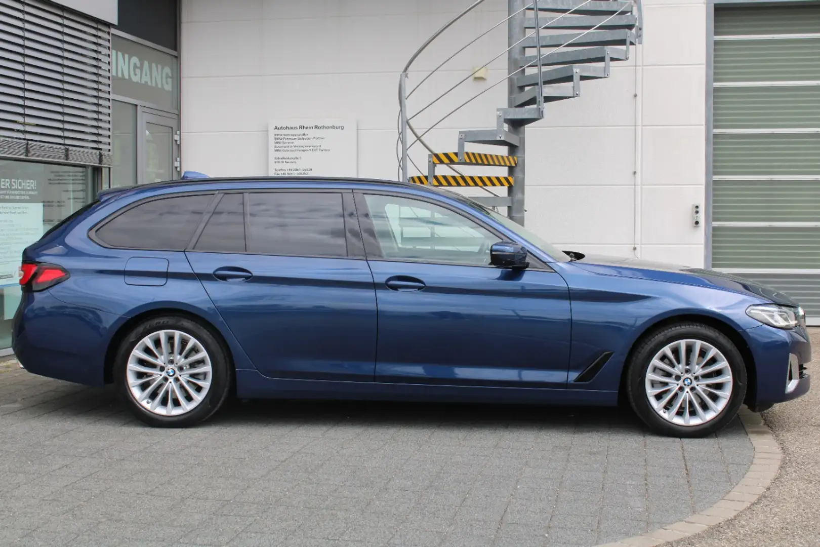 BMW 520 d xDrive Tour Luxury Line Inno Laser LIVE AHK Bleu - 2