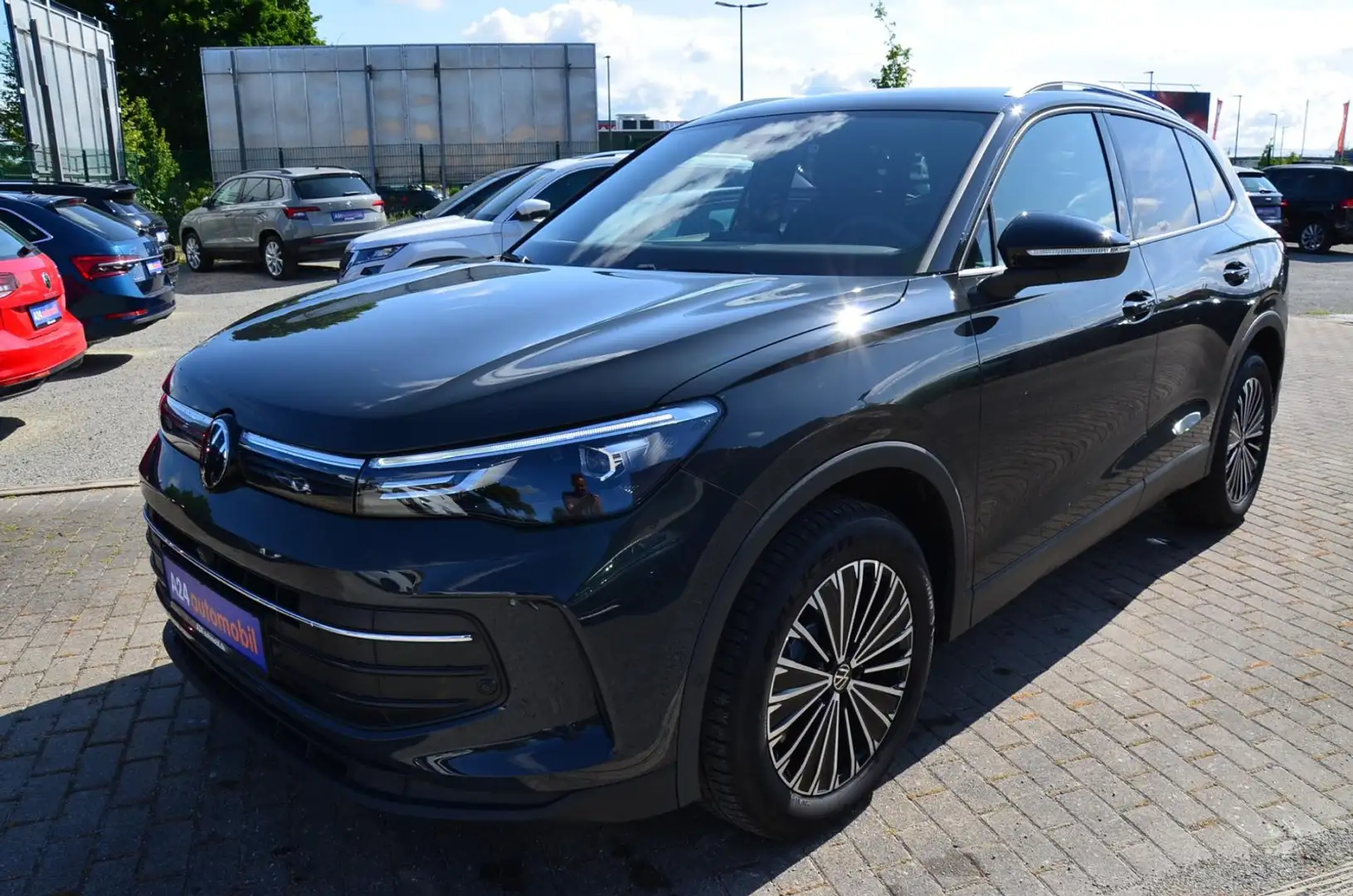 Volkswagen Tiguan 2.0 TDI Goal LED Navi AHK ACC elektr. Heckklappe Grijs - 1