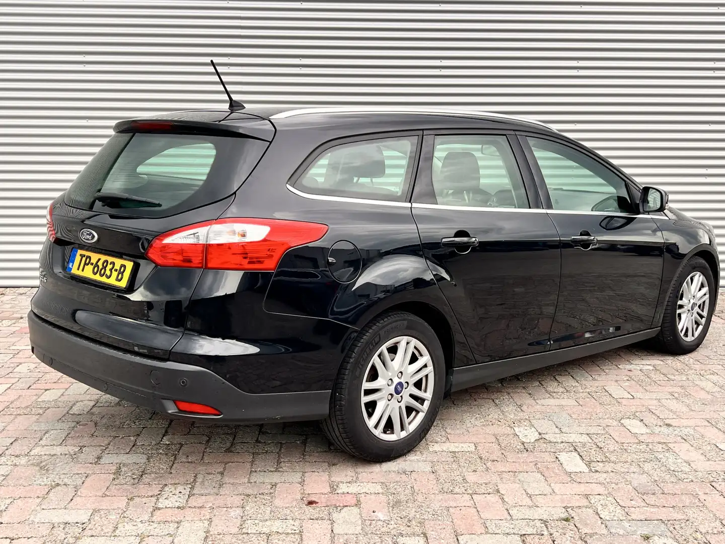 Ford Focus Wagon 1.0 EcoBoost Titanium | Nieuw Binnen! | Crui Zwart - 2
