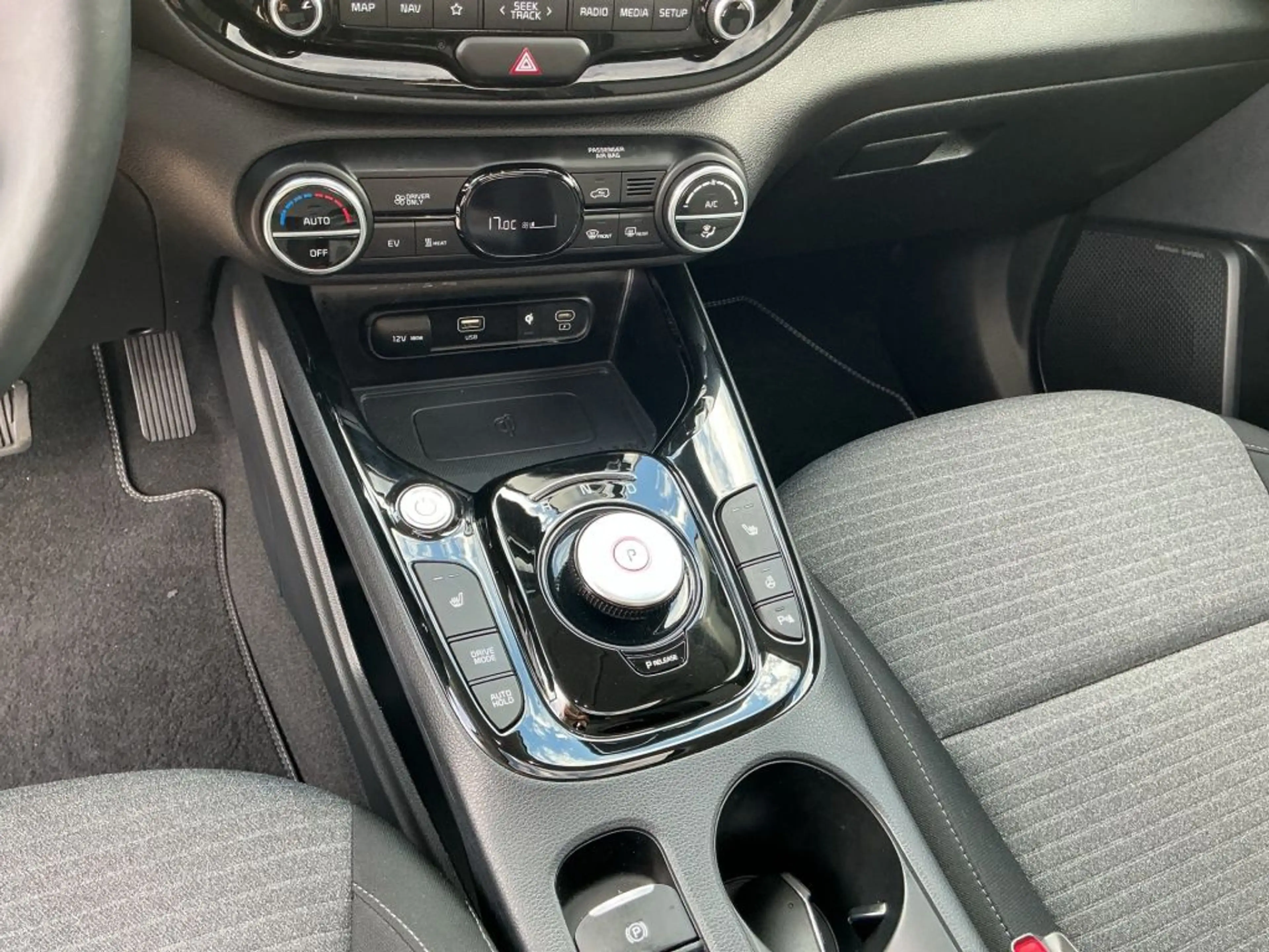Kia Soul e-Soul Inspiration — photo 15