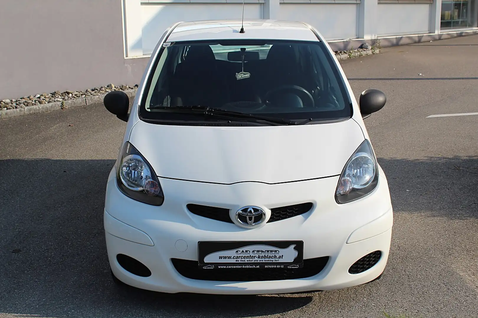 Toyota Aygo 1,0 VVT-i Young Weiß - 2