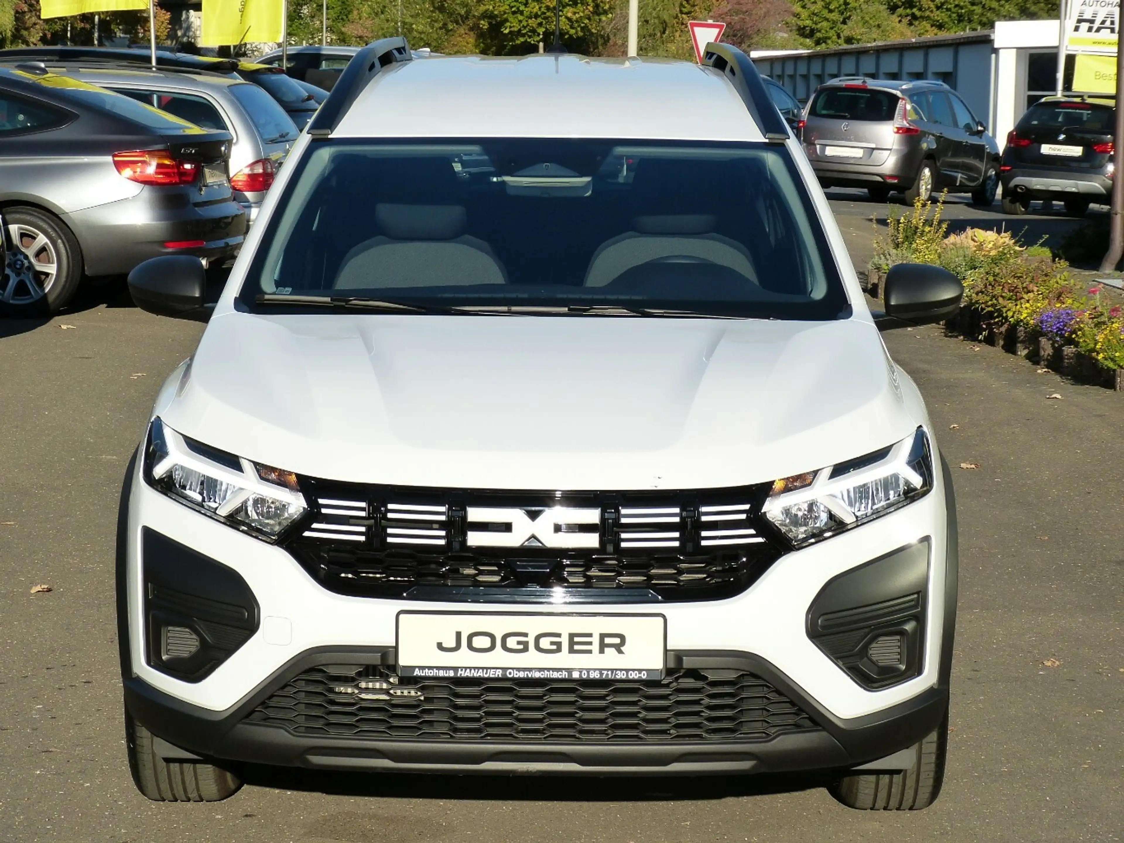Dacia Jogger Essential TCE 100 ECO-G [1. HAND] — photo 2