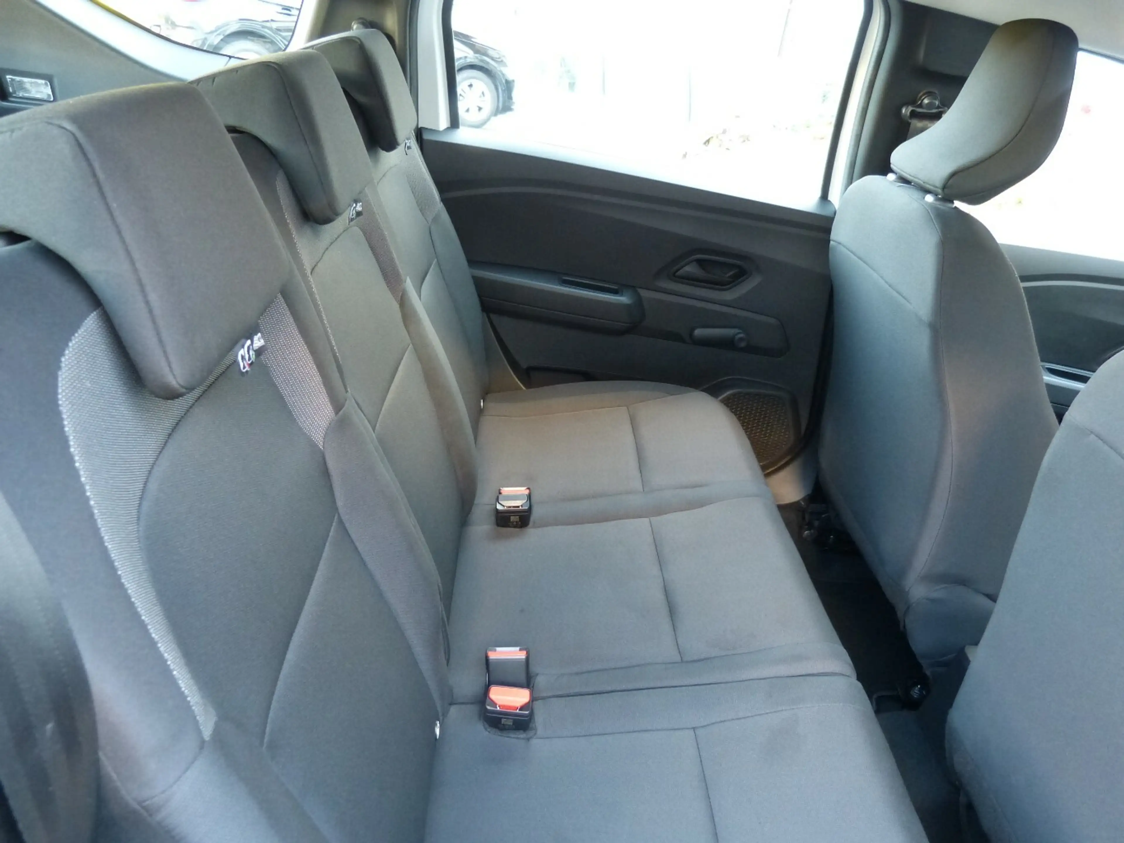 Dacia Jogger Essential TCE 100 ECO-G [1. HAND] — photo 13
