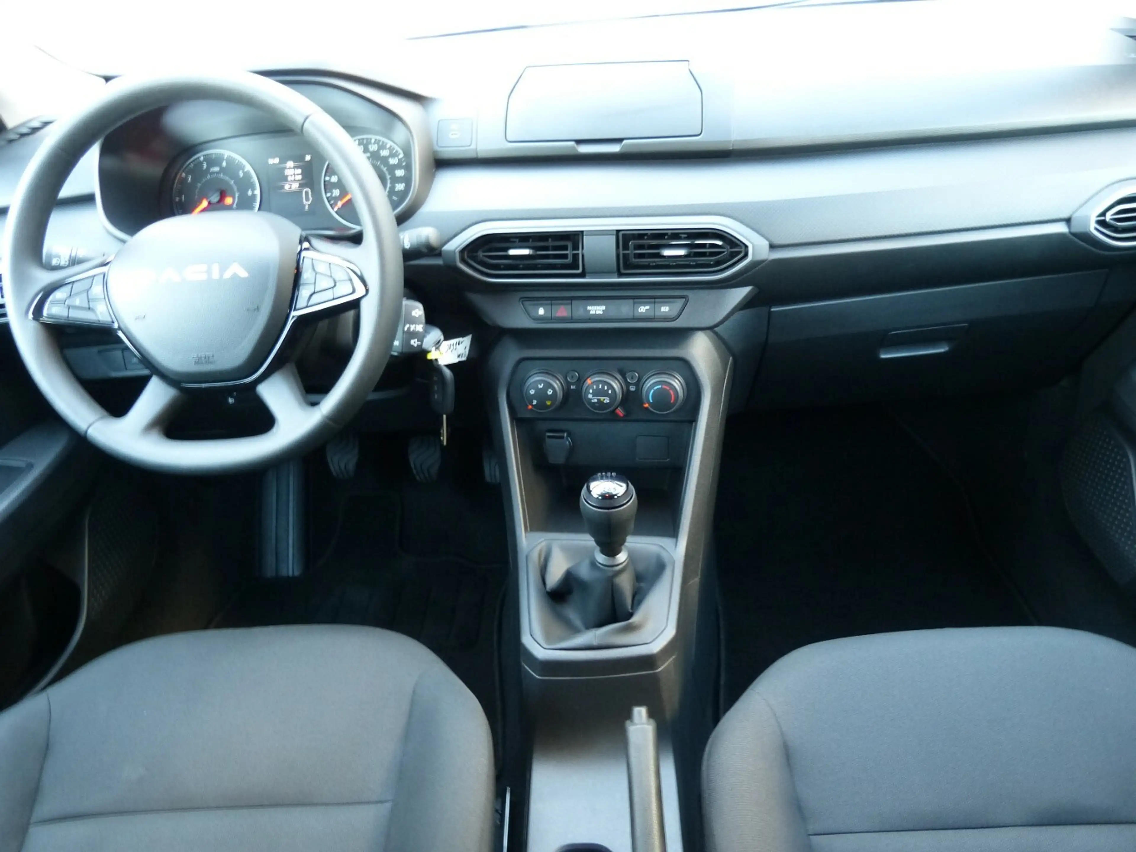 Dacia Jogger Essential TCE 100 ECO-G [1. HAND] — photo 12