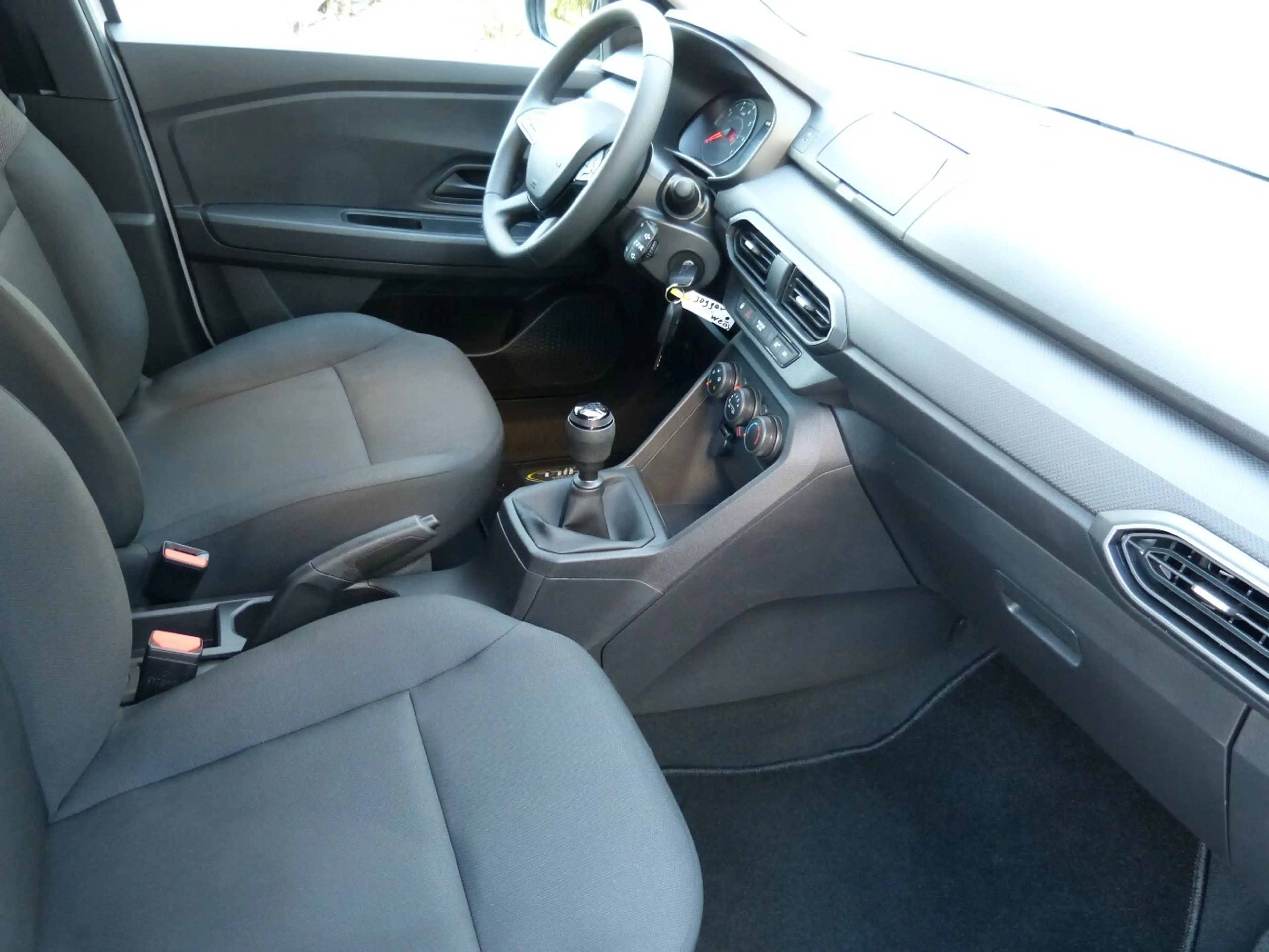 Dacia Jogger Essential TCE 100 ECO-G [1. HAND] — photo 11