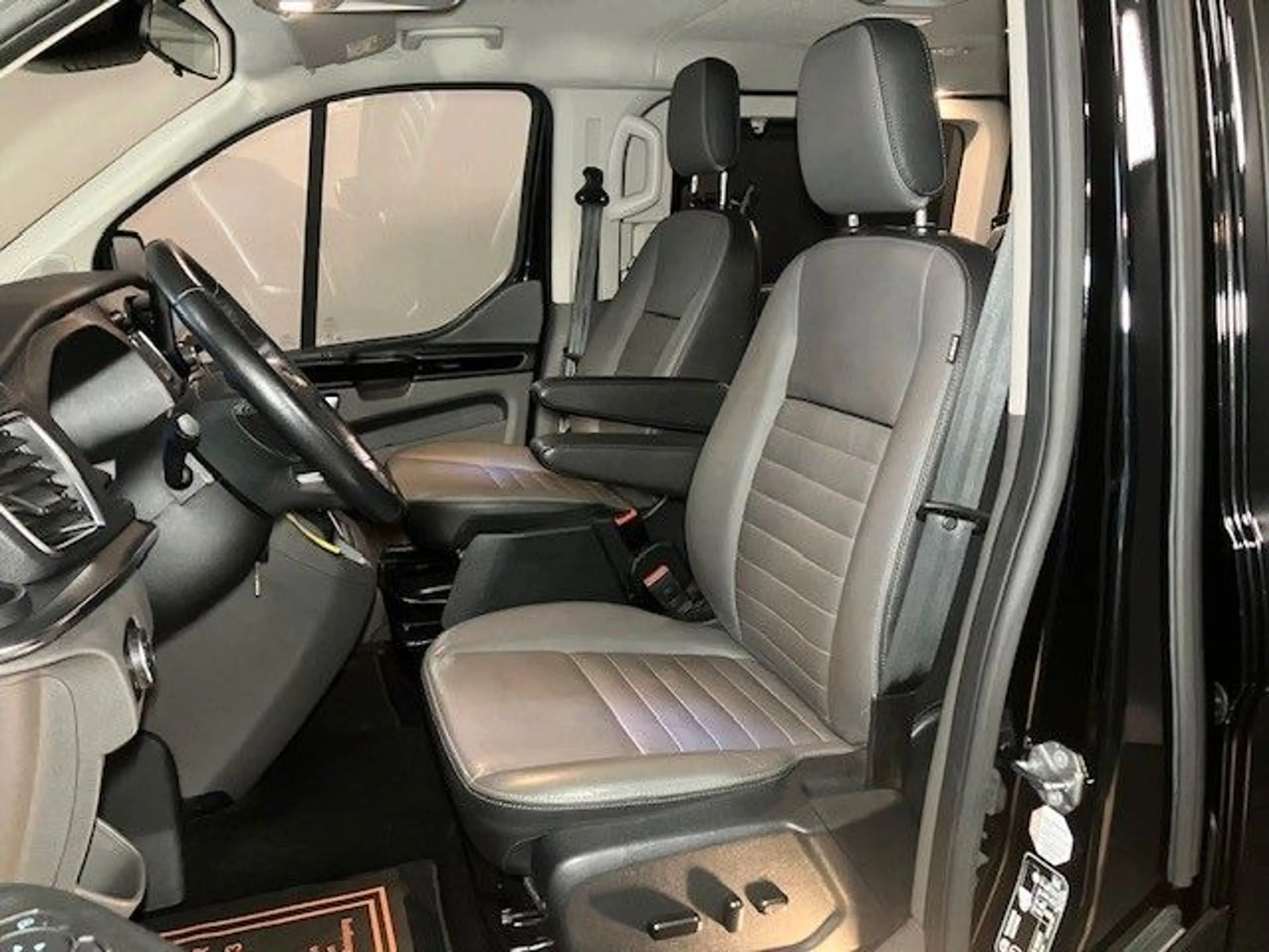 Ford Transit Tourneo Custom L1 Titanium X °Garantie° — photo 4