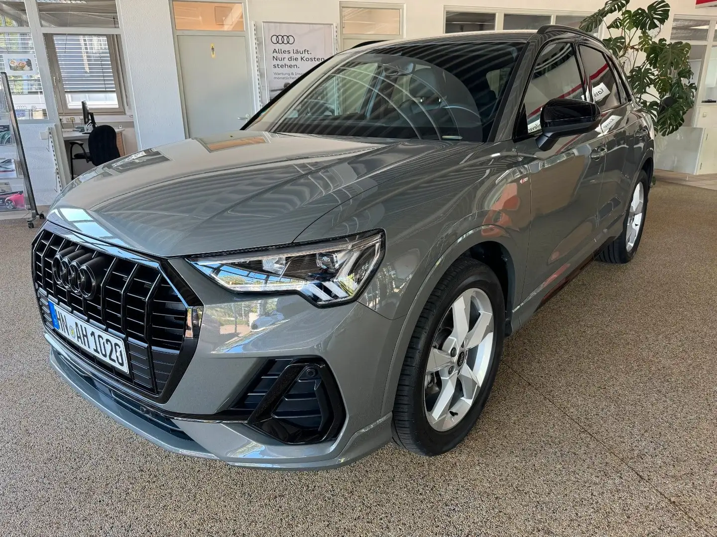 Audi Q3 35 TFSI S line Gris - 1