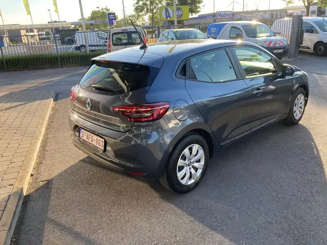 Renault Clio view 6