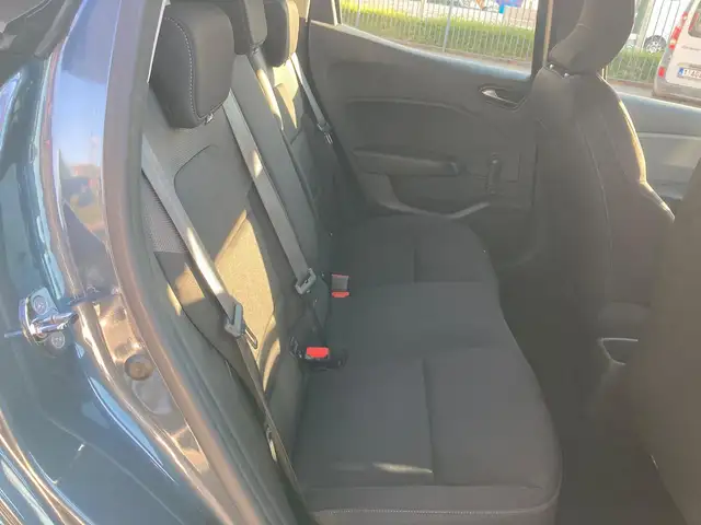 Renault Clio view 9