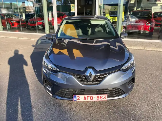 Renault Clio view 2